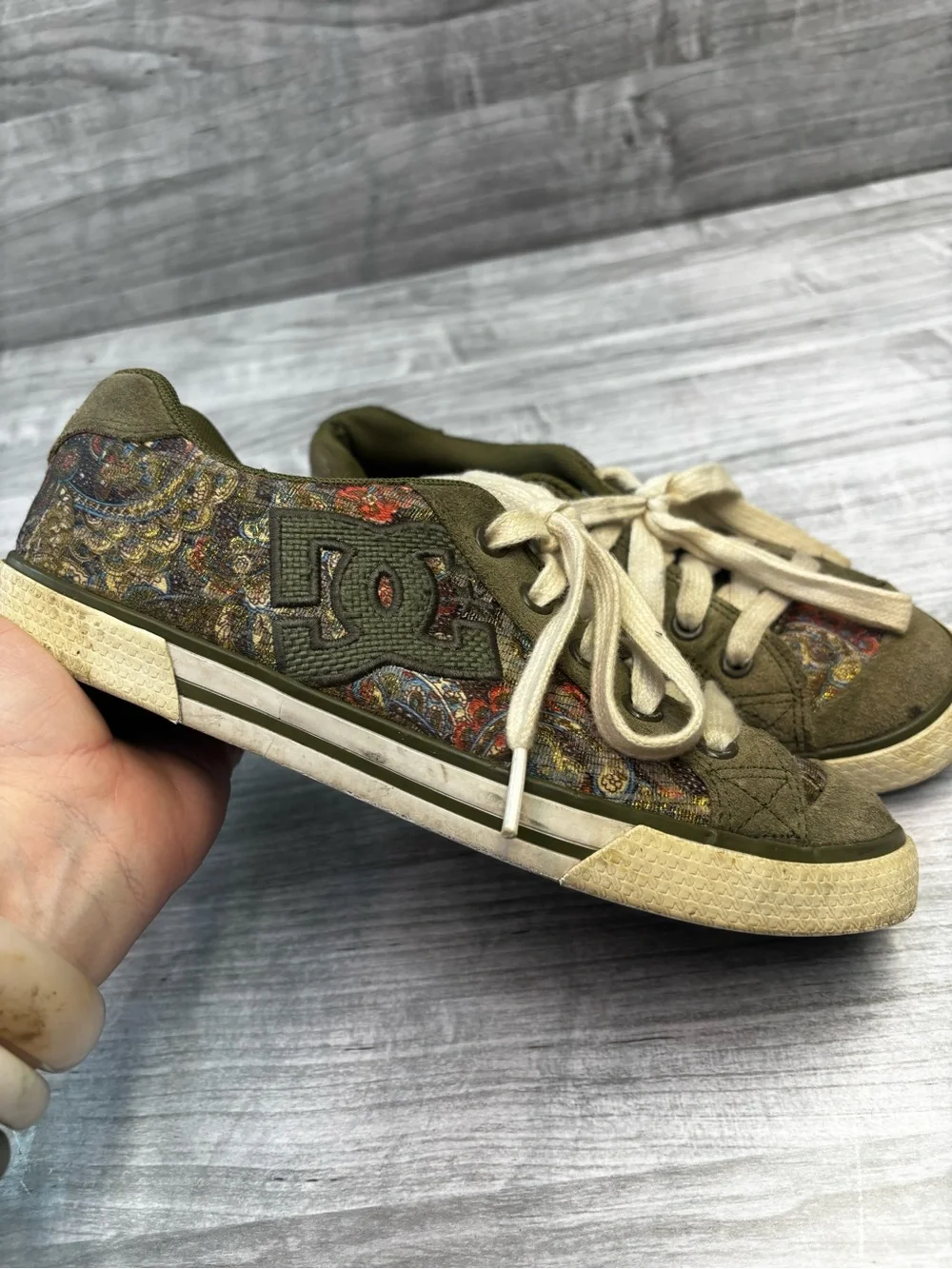 DC Women's Olive Paisley Canvas Embroidered Y2K Sneakers size 7.5